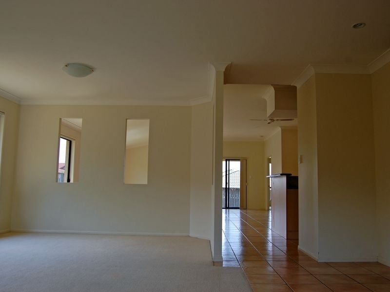 11 Rarotonga Rise, Pacific Pines QLD 4211