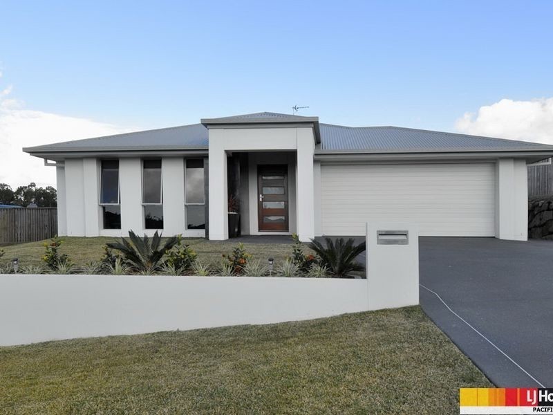 8 Laughlen Chase, Pacific Pines QLD 4211