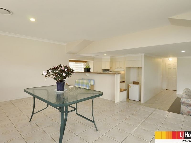 16 Maui Crescent, Oxenford QLD 4210