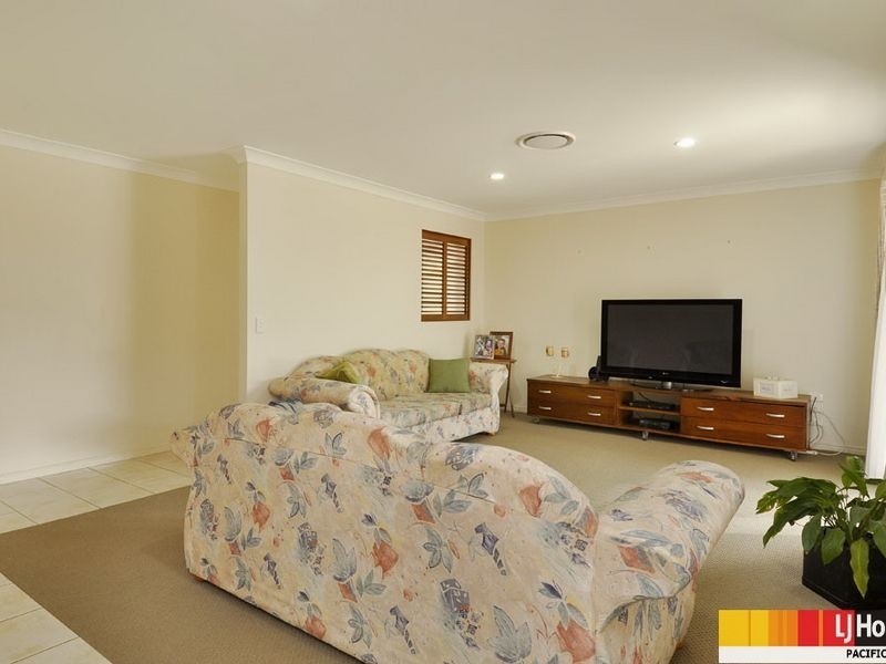 16 Maui Crescent, Oxenford QLD 4210