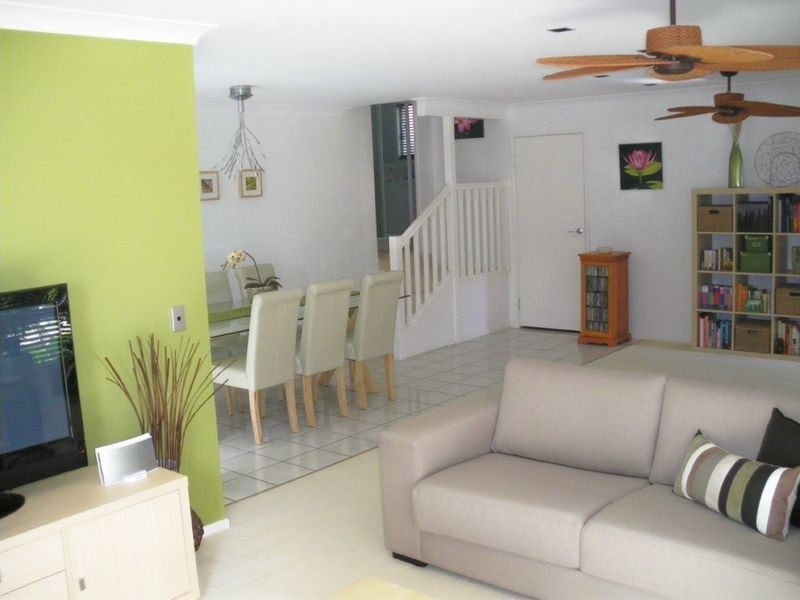 9 Tuvalu Street, Pacific Pines QLD 4211