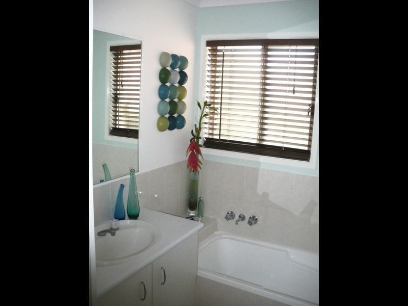 9 Tuvalu Street, Pacific Pines QLD 4211