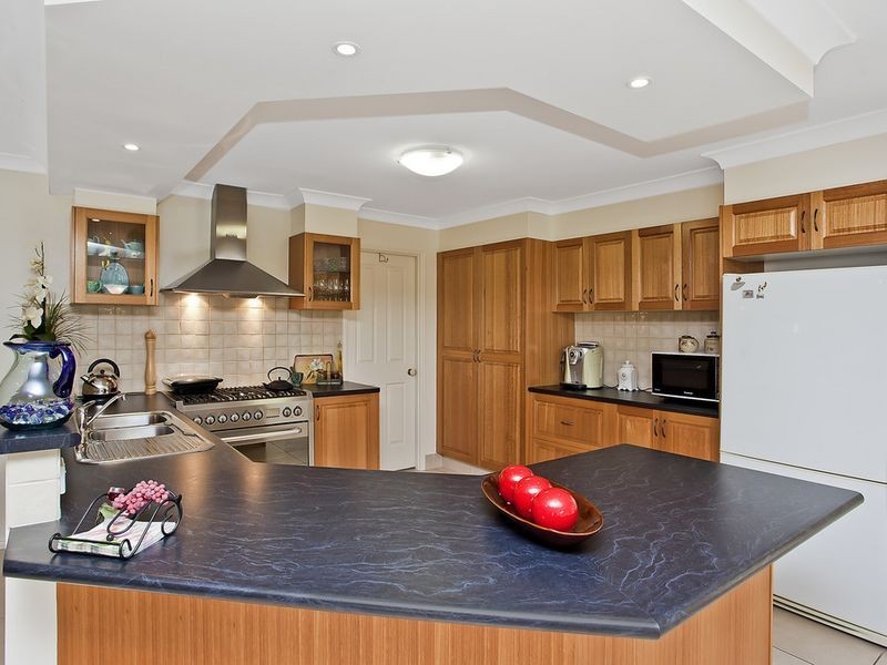 10 Kanangra Crescent, Pacific Pines QLD 4211