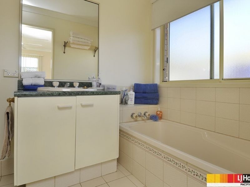 11 Gambier Crescent, Pacific Pines QLD 4211