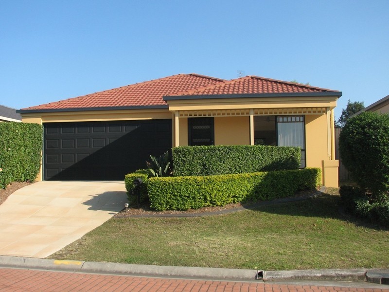 3 Lou Place, Pacific Pines QLD 4211