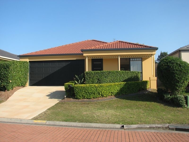 3 Lou Place, Pacific Pines QLD 4211