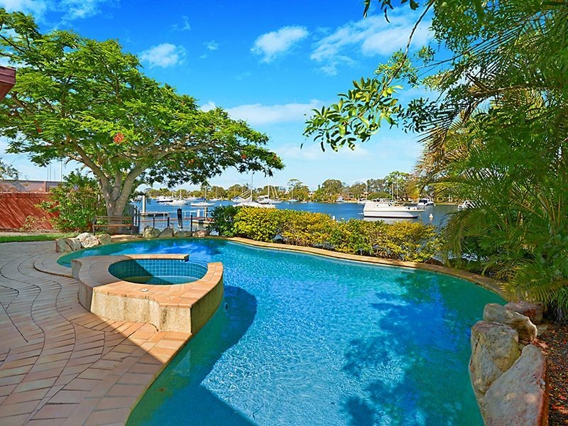 39 Lindsay Street, Paradise Point QLD 4216
