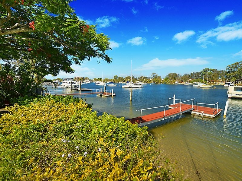 39 Lindsay Street, Paradise Point QLD 4216