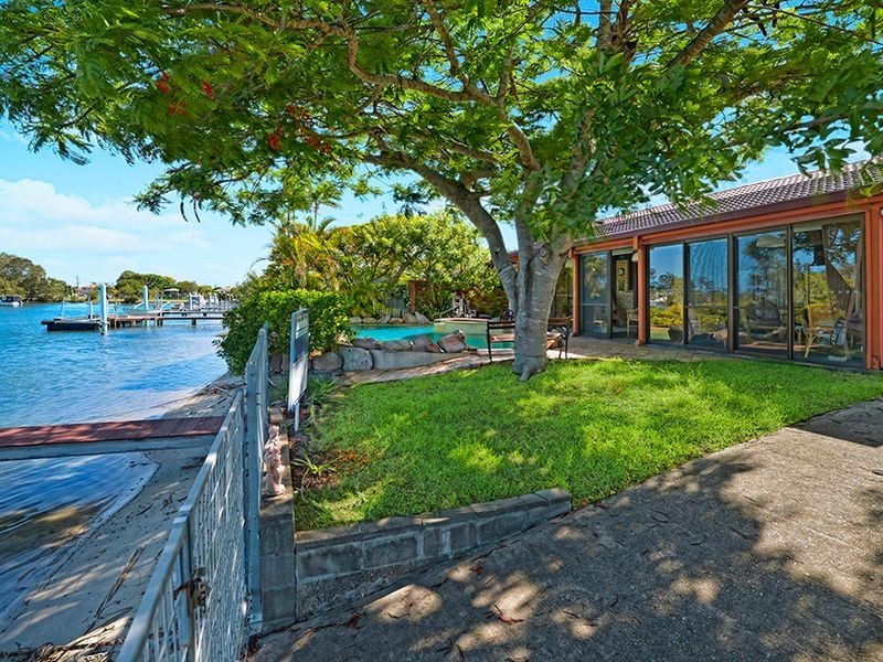 39 Lindsay Street, Paradise Point QLD 4216
