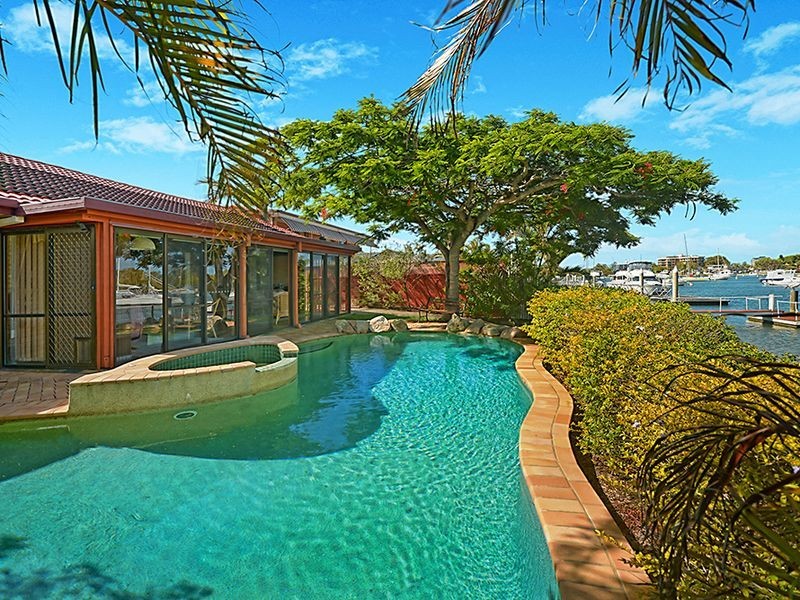 39 Lindsay Street, Paradise Point QLD 4216
