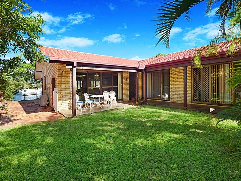 39 Lindsay Street, Paradise Point QLD 4216