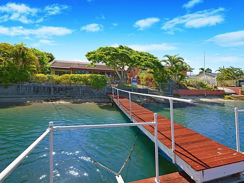 39 Lindsay Street, Paradise Point QLD 4216
