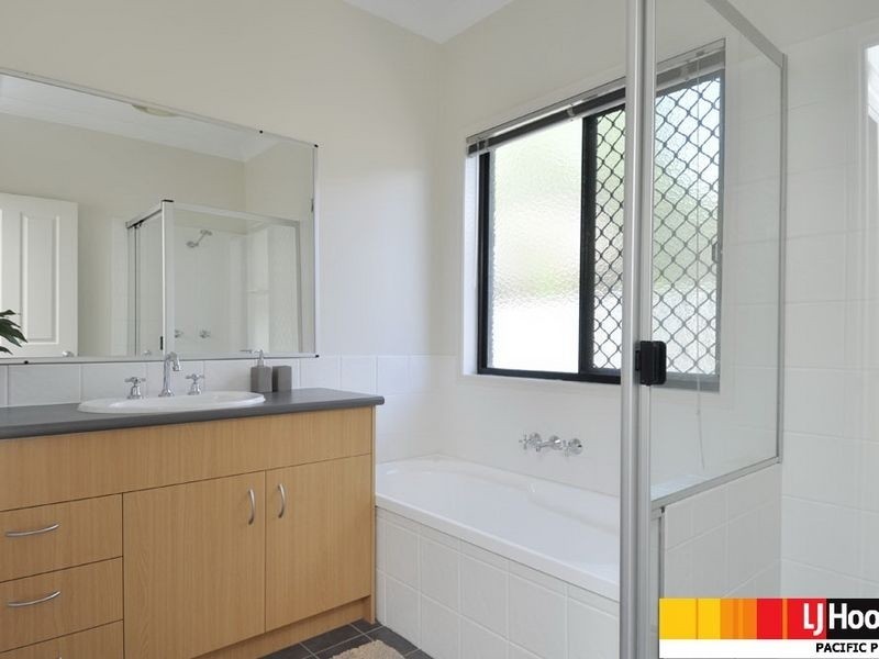 27 Penrhyn Street, Pacific Pines QLD 4211