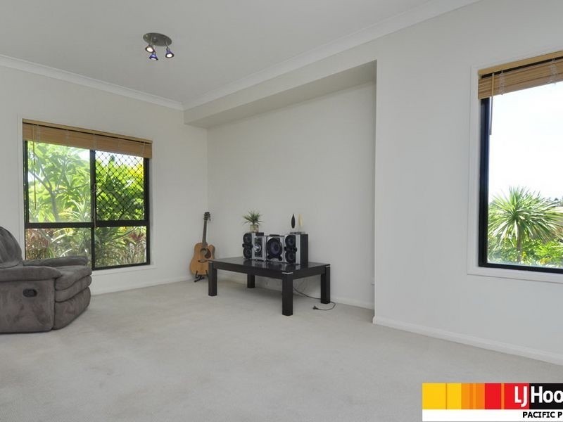 27 Penrhyn Street, Pacific Pines QLD 4211