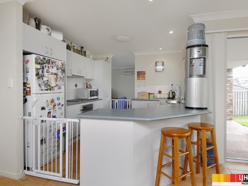 4 Buffalo Crescent, Pacific Pines QLD 4211