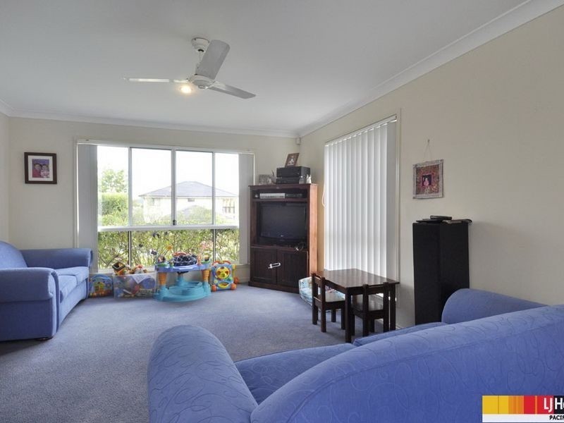 4 Buffalo Crescent, Pacific Pines QLD 4211