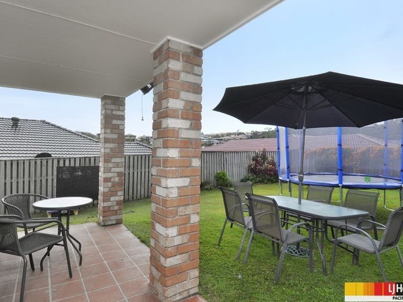 4 Buffalo Crescent, Pacific Pines QLD 4211