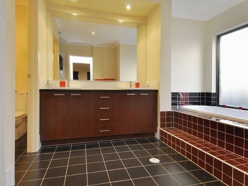 42 Codrington Circuit, Pacific Pines QLD 4211