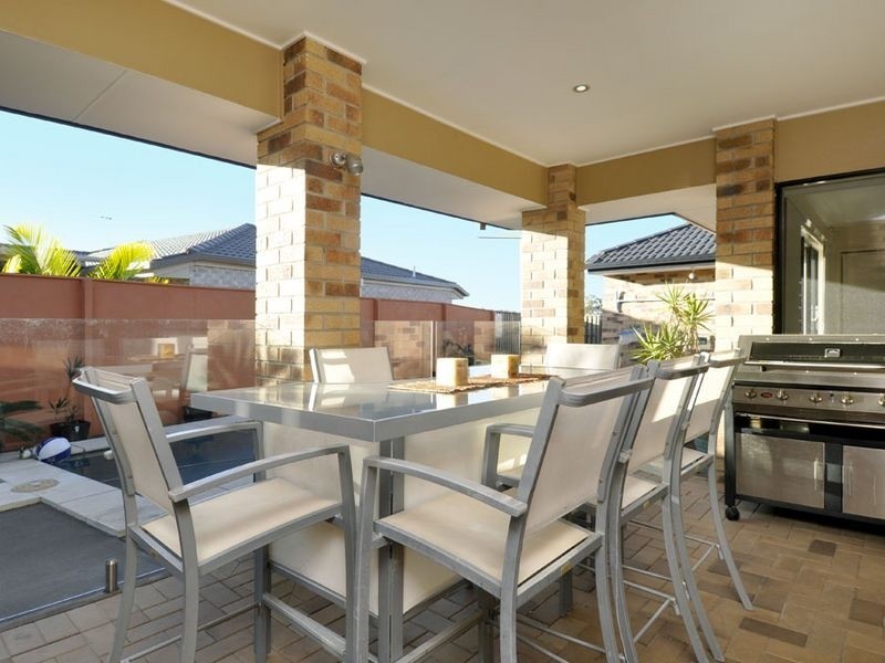 42 Codrington Circuit, Pacific Pines QLD 4211