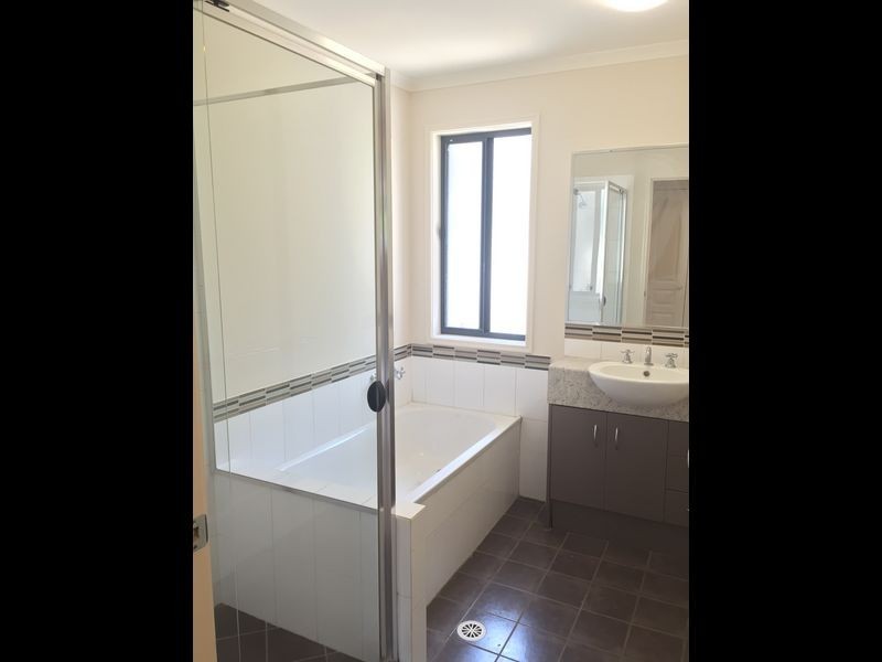 26 Gerard Street, Pacific Pines QLD 4211