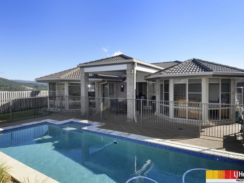 18 Sangster Crescent, Pacific Pines QLD 4211