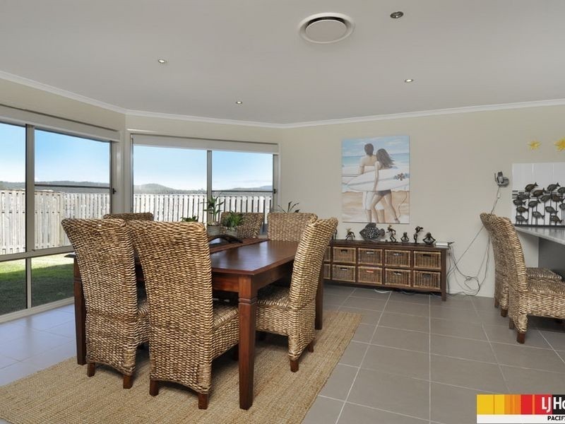 18 Sangster Crescent, Pacific Pines QLD 4211