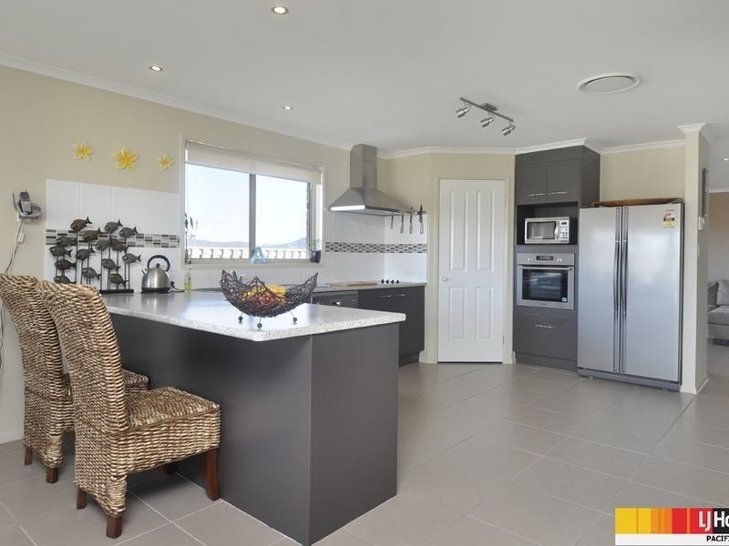 18 Sangster Crescent, Pacific Pines QLD 4211