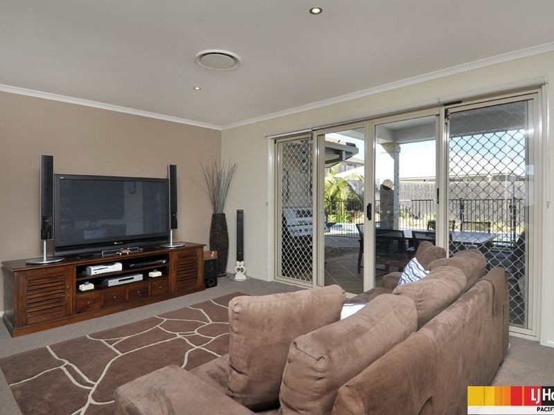 18 Sangster Crescent, Pacific Pines QLD 4211