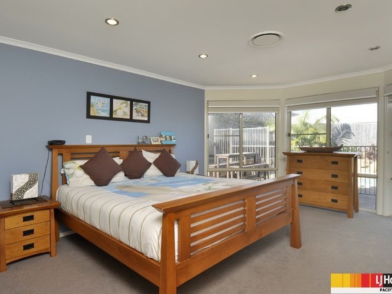 18 Sangster Crescent, Pacific Pines QLD 4211