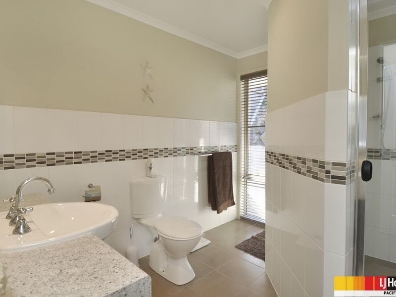 18 Sangster Crescent, Pacific Pines QLD 4211