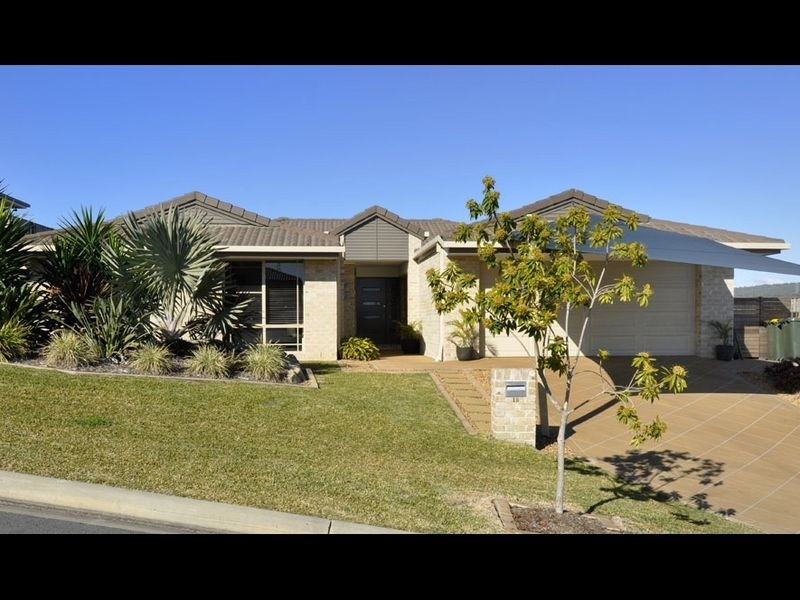 18 Sangster Crescent, Pacific Pines QLD 4211