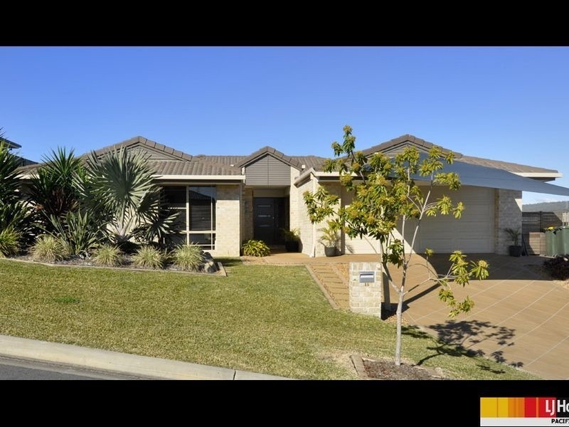 18 Sangster Crescent, Pacific Pines QLD 4211