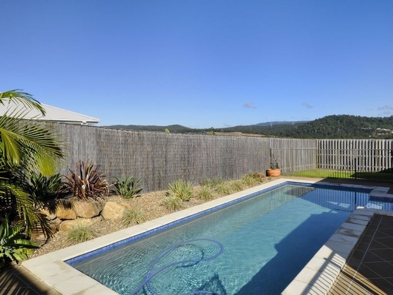 18 Sangster Crescent, Pacific Pines QLD 4211