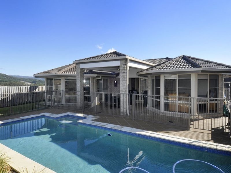 18 Sangster Crescent, Pacific Pines QLD 4211