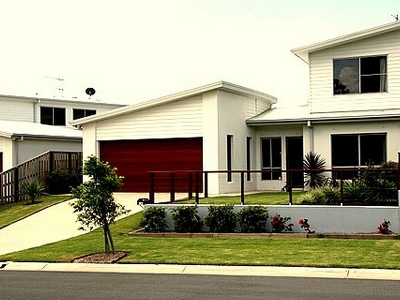 13A Shannonbrook Grove, Pacific Pines QLD 4211