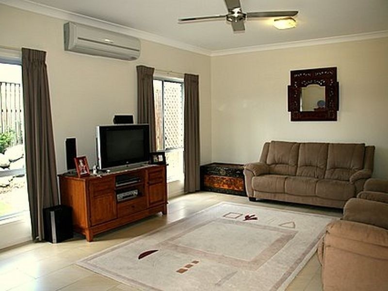 13A Shannonbrook Grove, Pacific Pines QLD 4211