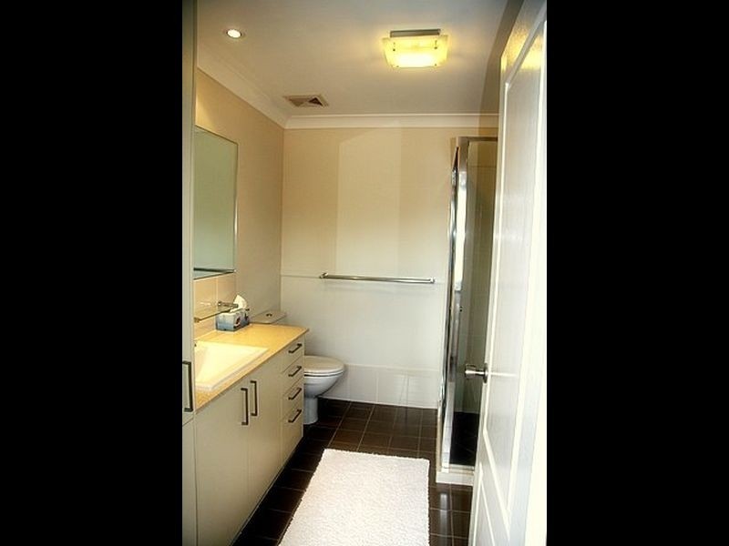 13A Shannonbrook Grove, Pacific Pines QLD 4211