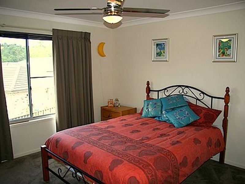 13A Shannonbrook Grove, Pacific Pines QLD 4211