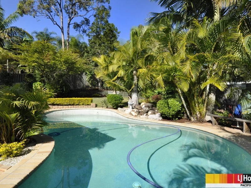 9 Nauru Place, Pacific Pines QLD 4211