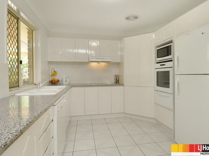 9 Nauru Place, Pacific Pines QLD 4211