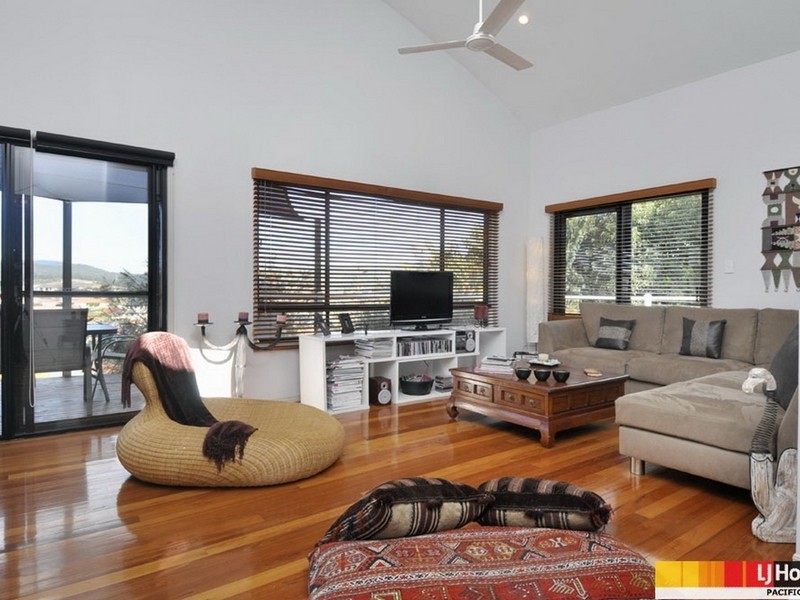 9 Manra Way, Pacific Pines QLD 4211