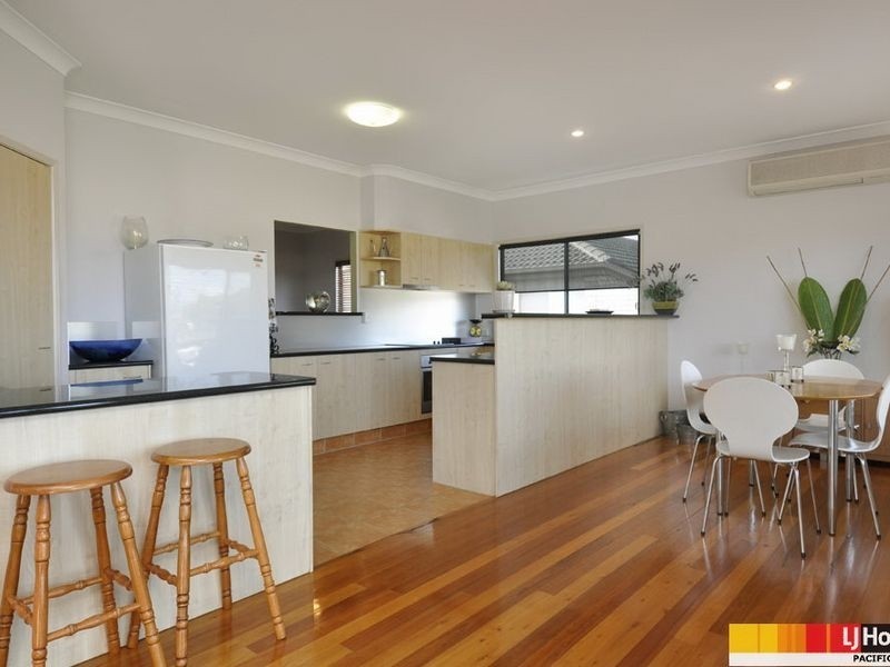 9 Manra Way, Pacific Pines QLD 4211