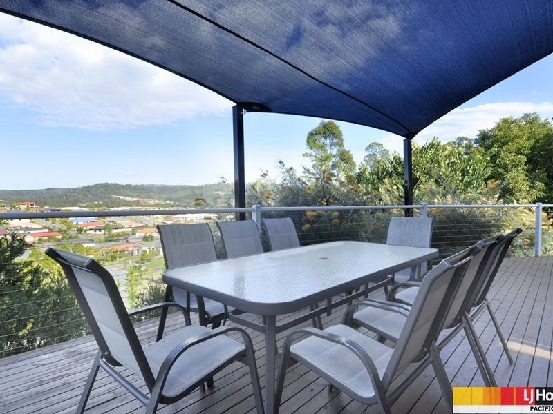 9 Manra Way, Pacific Pines QLD 4211