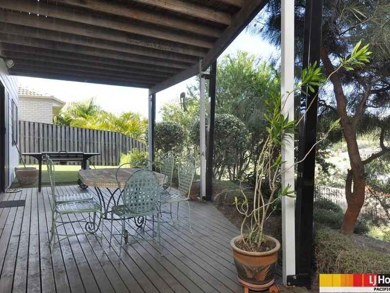 9 Manra Way, Pacific Pines QLD 4211