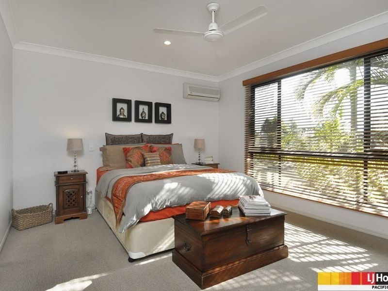 9 Manra Way, Pacific Pines QLD 4211