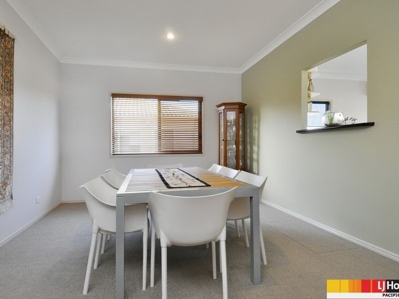 9 Manra Way, Pacific Pines QLD 4211