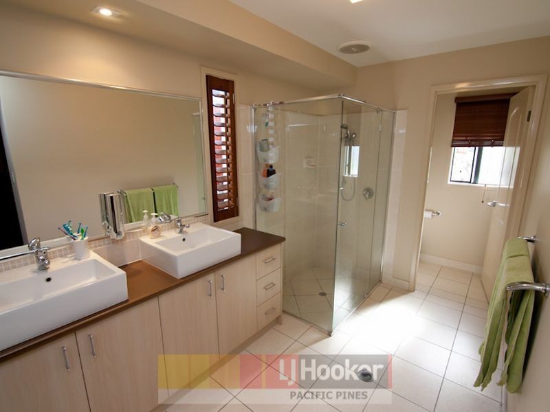 17 Whitely Crescent, Maudsland QLD 4210