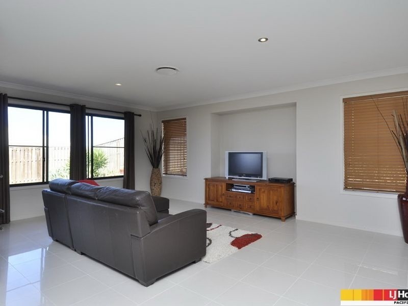 35 Harmsworth Road, Pacific Pines QLD 4211