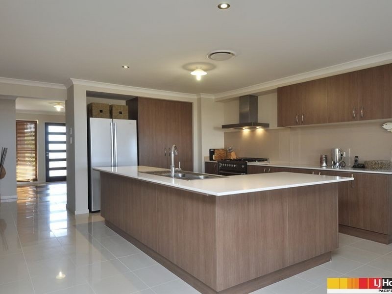 35 Harmsworth Road, Pacific Pines QLD 4211