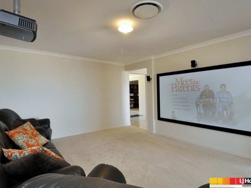 35 Harmsworth Road, Pacific Pines QLD 4211